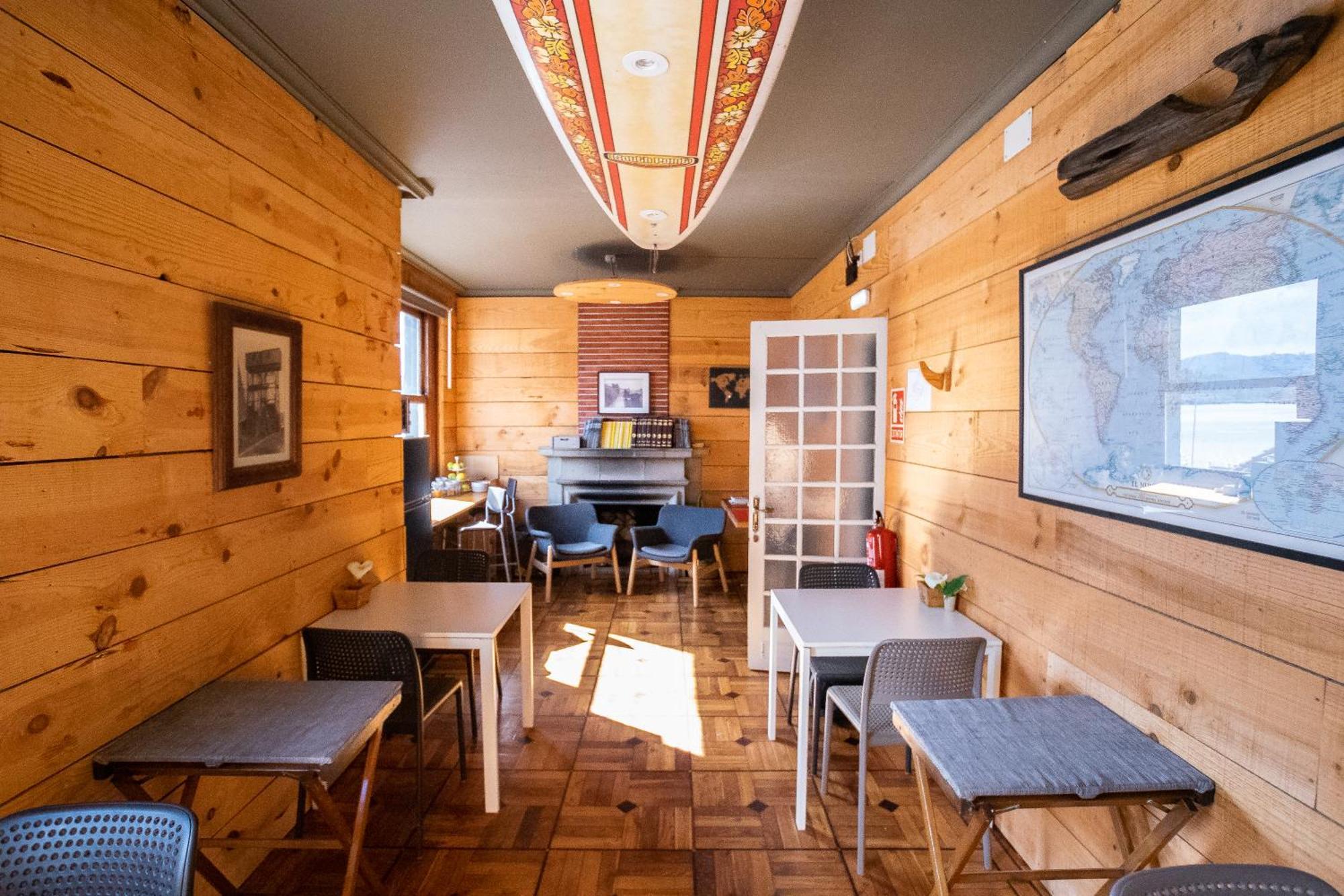 Carving Surf Hostel San Esteban de Pravia ภายนอก รูปภาพ