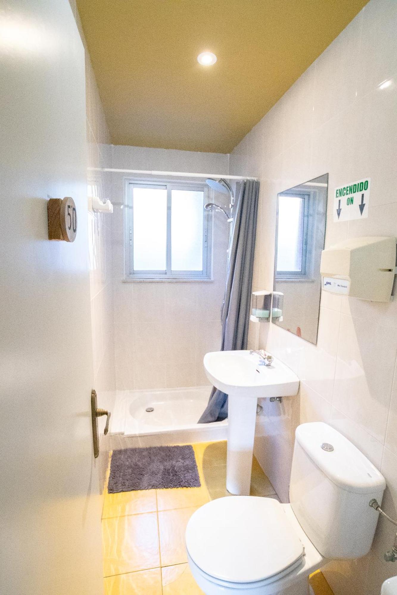 Carving Surf Hostel San Esteban de Pravia ภายนอก รูปภาพ